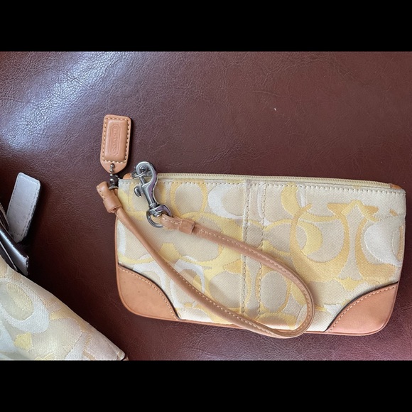 Authentic Coach Optic Purse and wristlet Too cute! Need gone! 😍 - Picture 7 of 15